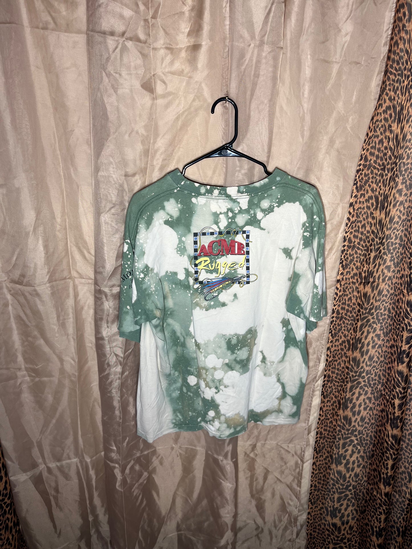 Daffy Duck Goes Fishing Bleached 90s T